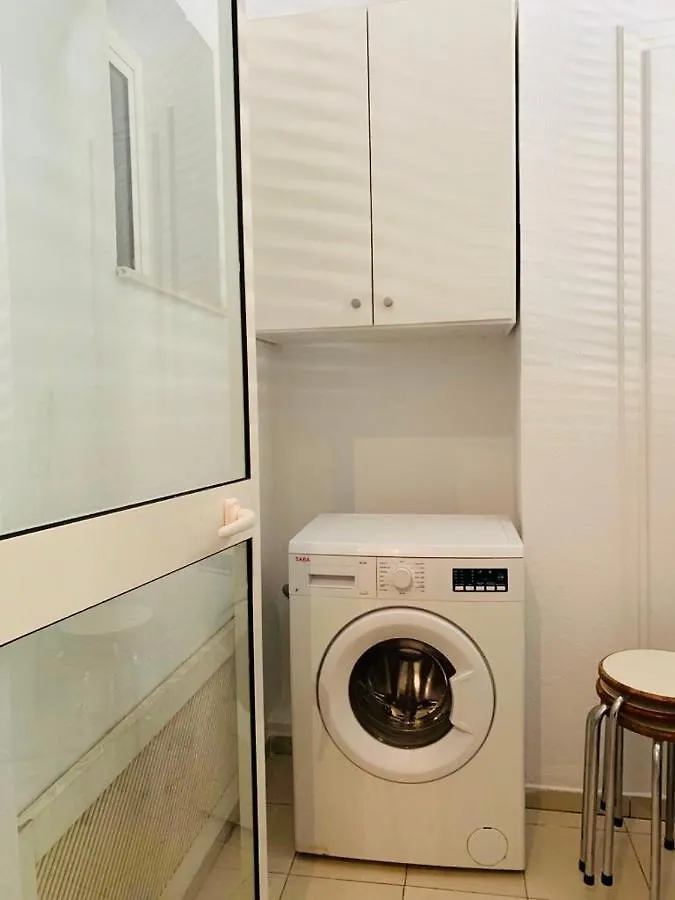 The Perfect Flat, Lac 2, Tunis 0*,  Tunisia