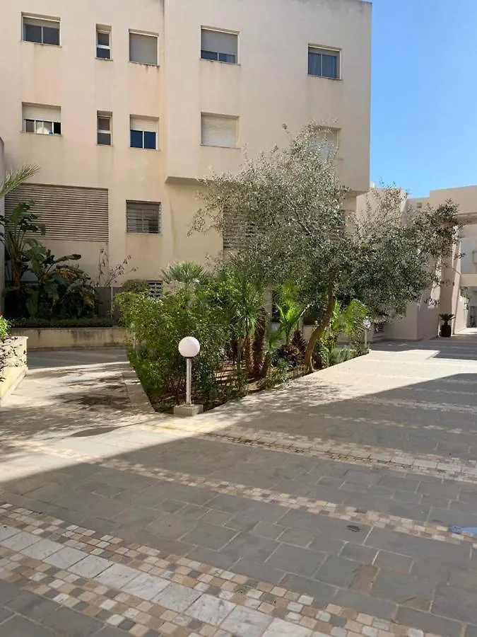 The Perfect Flat, Lac 2, Tunis